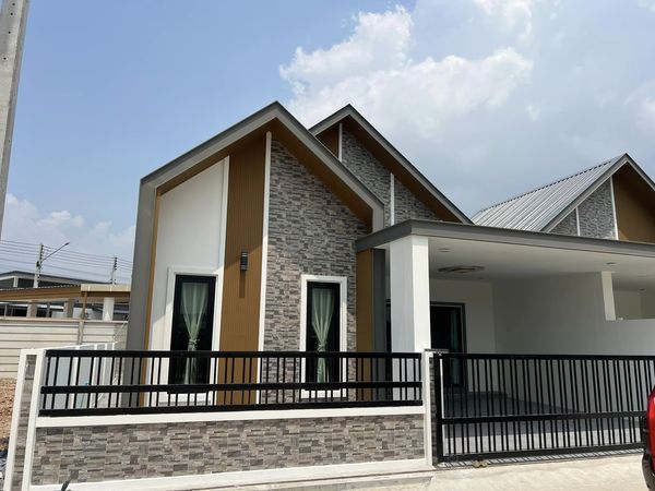 บ้านแฝด สไตร์บ้านเดี่ยว โครงการกรีนฟิลด์ ปาร์ควิว พนัสนิคม วิวหน้าบ้านติดสระน้ำธรรมชาติ